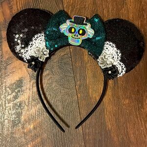 Gothic Skull Sequin Headband with Black and Silver Details